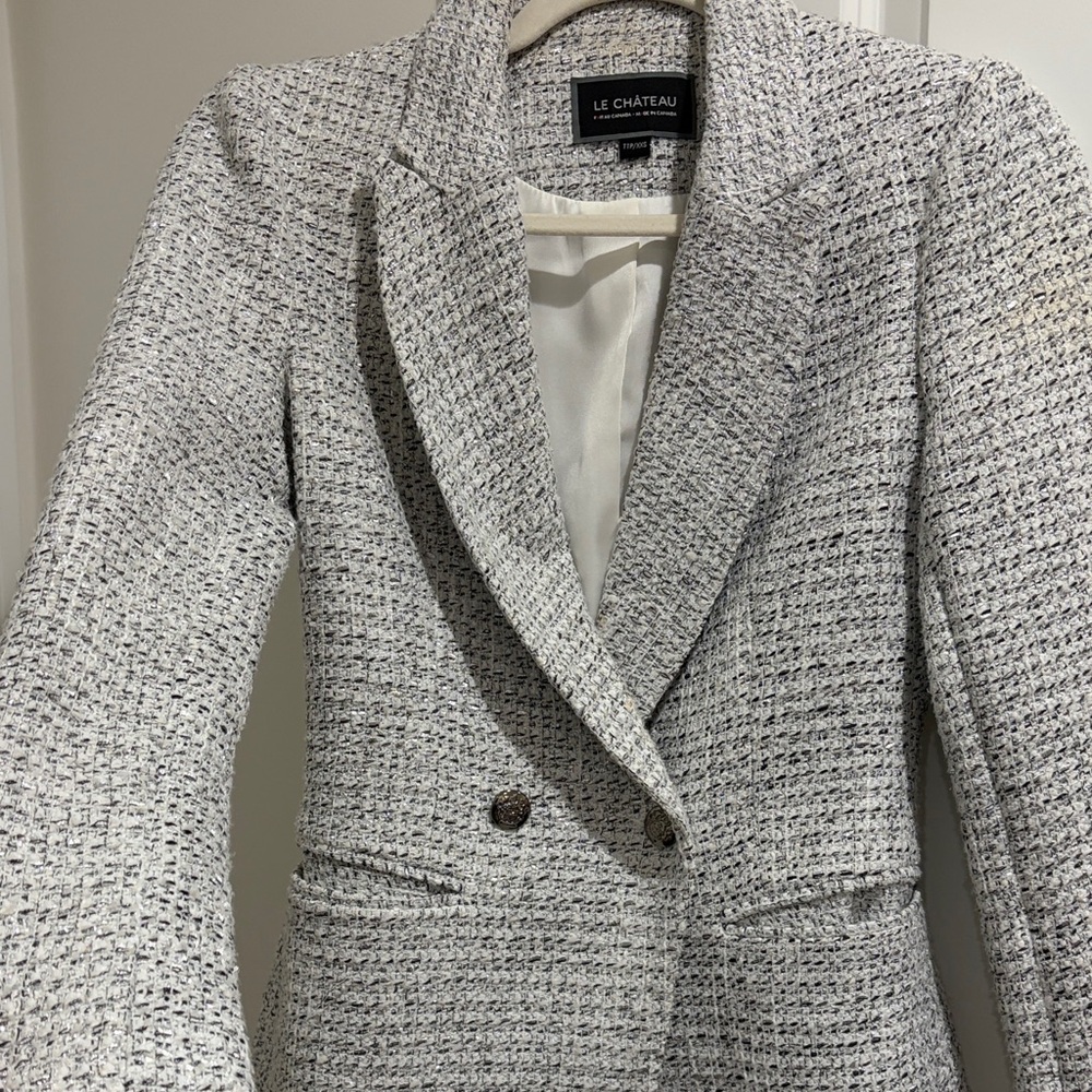 Le Chateau Women's Textured Blazer in Gray and White
